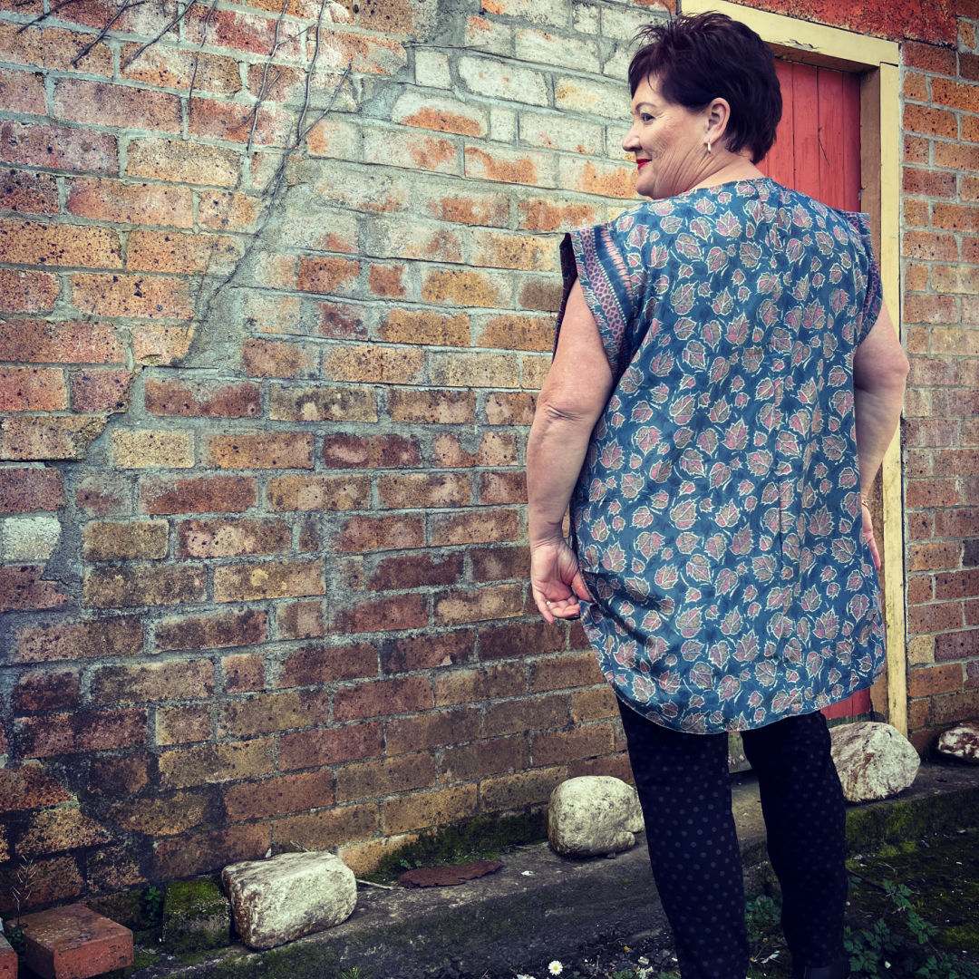 UNA TOP 22-24, US 18-20